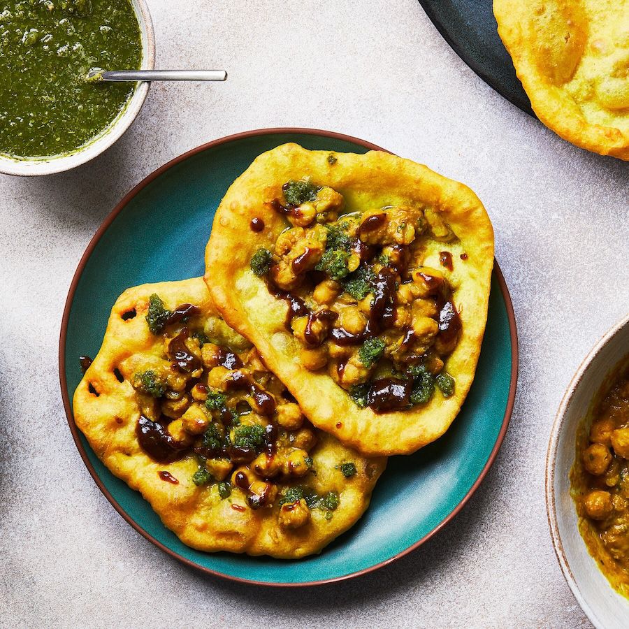 Inspiration photo: fried flatbread topped with curried chickpeas